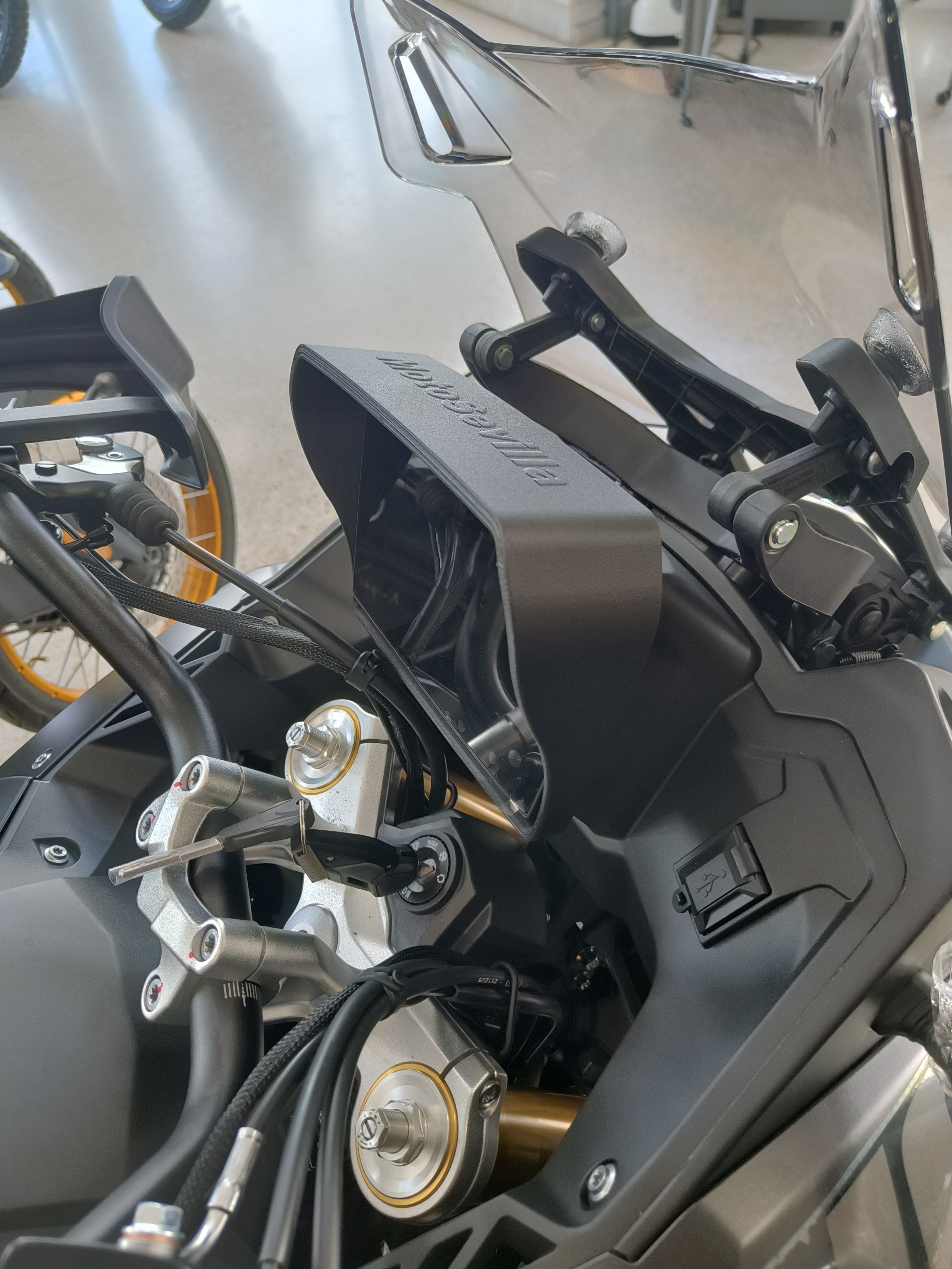 Visera Solar para Cuadro de Mandos Voge 525 DSX
